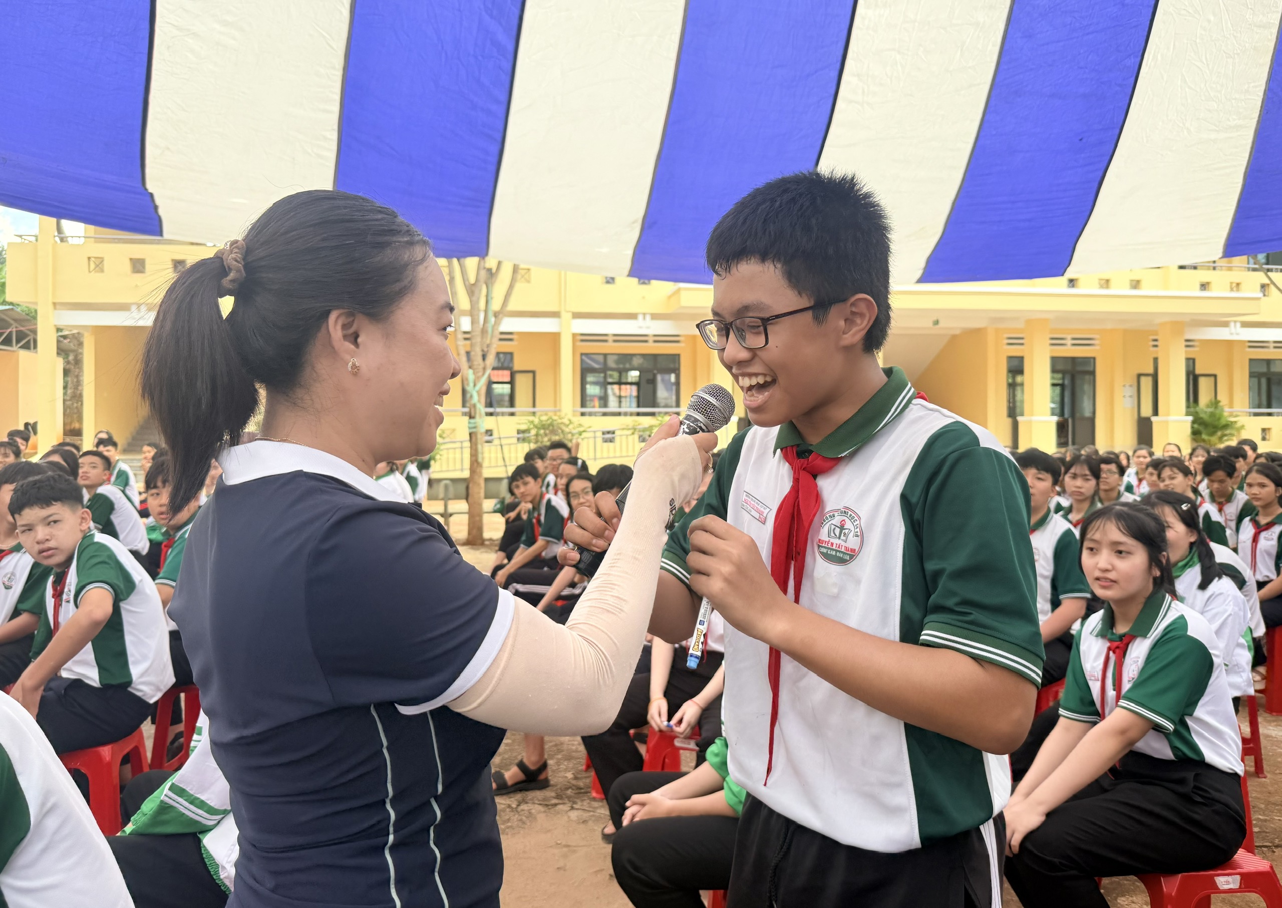 Nhiều hoạt động ngoại khóa bổ ích diễn ra tại Chương trình Xe thư viện lưu động